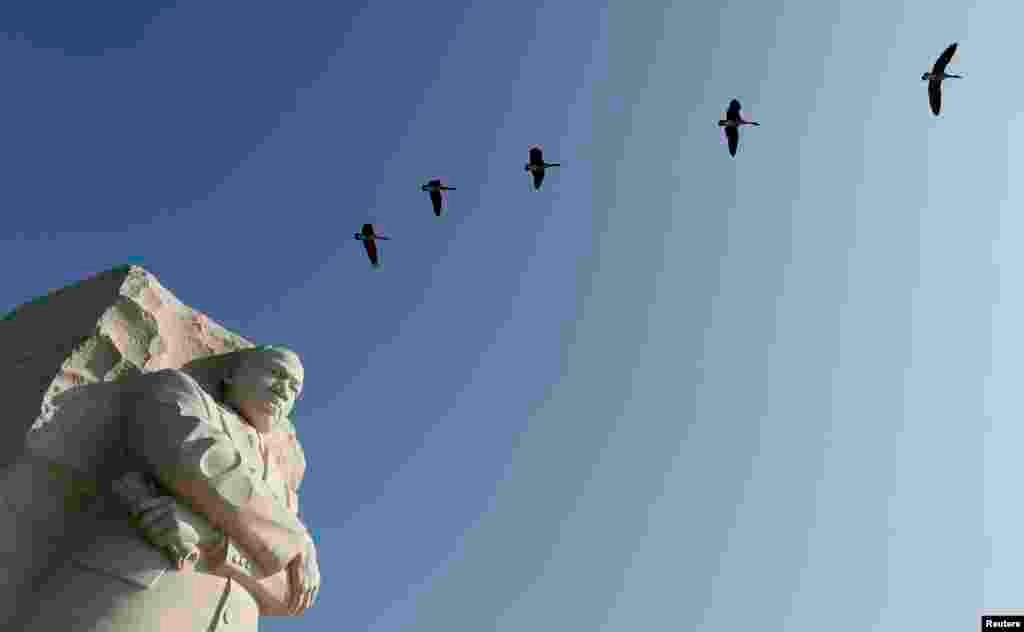 Statuia lui Martin Luther King Jr., de la Washington, SUA. Se împlinesc 50 de ani de la discursul lui Martin Luther King, intitulat "Am un vis", rostit pe 28 august 1963, cu ocazia marşului spre Washington pentru locuri de muncă şi libertate, şi ţinut în faţa a 250.000 de oameni strânşi la Lincoln Memorial.