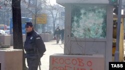 Beograd, policajac patrolira ulicama grada, 25. februar 2008