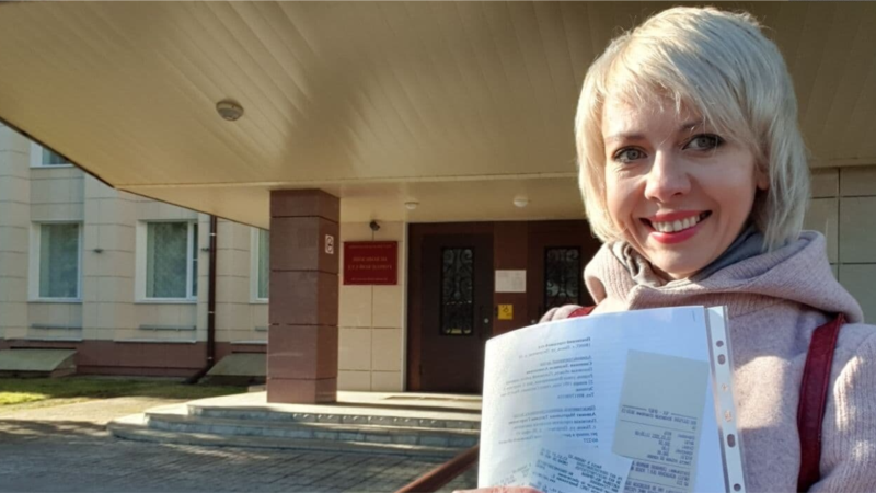 Суд приостановил решение Минюста о включении журналистки в реестр иноагентов