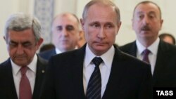 Prezidentlər (soldan) Sarkisyan, Putin və Əliyev. 20 iyun 2016, Sankt Peterburq
