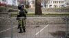 10 декабря центральная площадь крымской столицы была перекрыта работниками спецслужб и бойцами «самообороны»