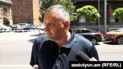 Դատավոր Դավիթ Բալայանը զրուցում է լրագրողների հետ, Երևան, 3-ը հուլիսի, 2026թ.