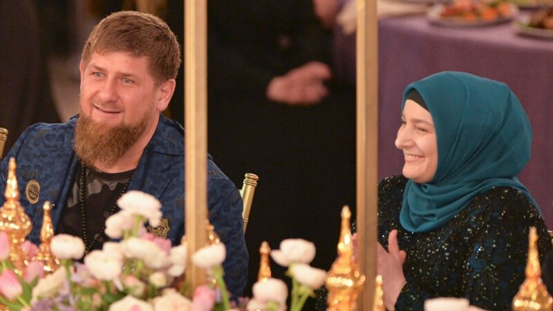 Генерал, депутаты и чиновники поздравили несовершеннолетних детей Кадырова