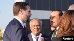 Джей Ди Вэнс с представителями Пакистана