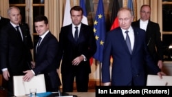 Украина настаивает на проведении переговоров, Россия утверждает, что смысла встречаться нет из-за невыполнения договоренностей предыдущей встречи в Париже 9 декабря 2019 года