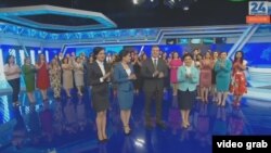 "Ўзбекистон 24" телеканали ижодий ходимлари каналнинг биринчи иш кунидаги эфирида.