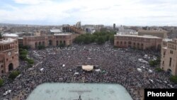 Armenia - Supporters of Nikol Pashinian celebrate his election as prime minister of Armenia in Republic Square in Yerevan, 8 May 2018.