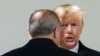 Президент США Дональд Трамп беседует с президентом Турции Реджепом Тайипом Эрдоганом в Колоннаде перед встречей в Овальном кабинете Белого дома в Вашингтоне, округ Колумбия. США, 13 ноября 2019 года