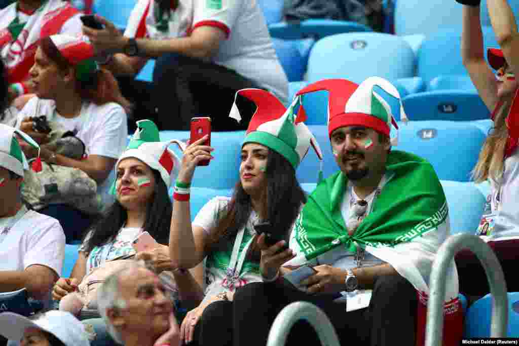 هواداران تیم ایران در ورزشگاه