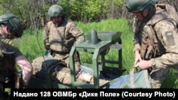 Тренування бійців 128 ОВМБр з евакуації поранених із допомогою НРК