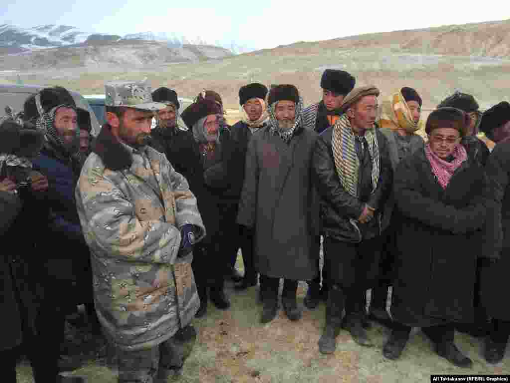 Ооганстандагы Памир кыргыздары жана ооган чек арачысы.