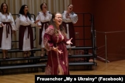 Тетяна Строгаль під час виступу