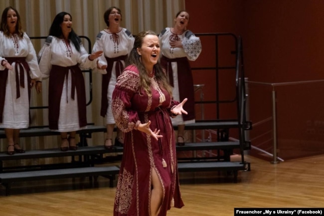 Тетяна Строгаль під час виступу