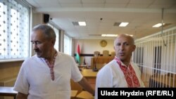 Генадзь Фядыніч і Ігар Комлік на судзе па «справе РЭП», 24 жніўня 2018 году