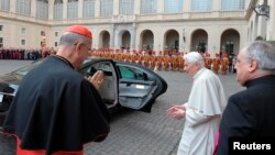 Papa Benedict XVI. napušta Vatikan 2013. godine