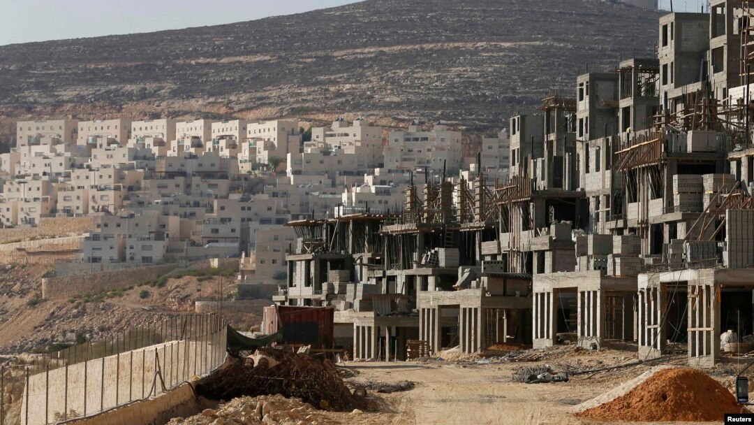 După izbucnirea conflictului din Gaza, economia israeliană a rămas fără 100.000 de muncitori palestinieni. Cel mai afectat este sectorul construcțiilor, urmat de agricultură. (Foto: REUTERS/Baz Ratner) 