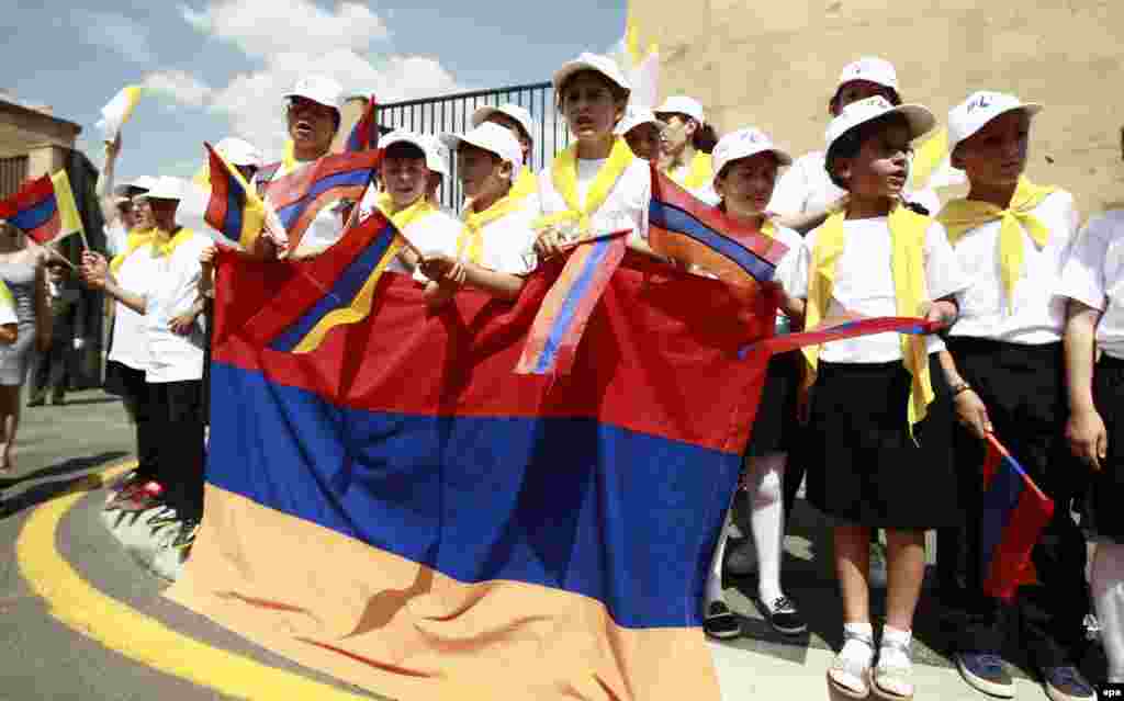 Armenia -- Young fans and supporters gather to welcome Pope Francis (not seen) as he arrives at Zvatnots International airport, Yerevan, June 24, 2016
