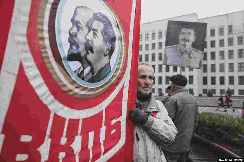 Members of the Belarusian Communist Party with portraits of Soviet leaders Josef Stalin and Vladimir Lenin attend a rally in Minsk&#39;s Independence Square to mark the 101st anniversary of the so-called Great October Socialist Revolution in 1917. (Uladz Hrydzin)