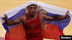 Ресейлік грек-рим күресі балуаны Роман Власов 2012 жылы Лондон олимпиадасының алтынын ұтып алған сәтте.