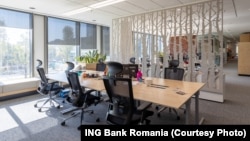 Румынияда пандемия кезінде бос қалған банк кеңсесі.