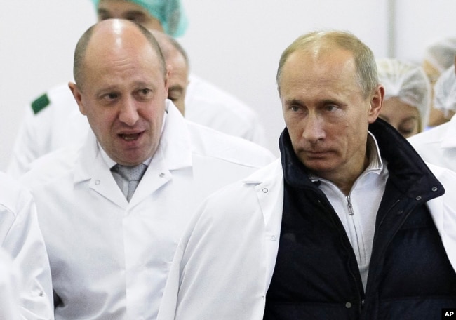 Businessman Yevgeny Prigozhin (left) with Russian President Vladimir Putin. The Russian tycoon has been identified as one of the main financiers behind the Vagner company.