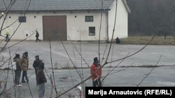 Migranti u kampu u Blažuju u blizini Sarajeva