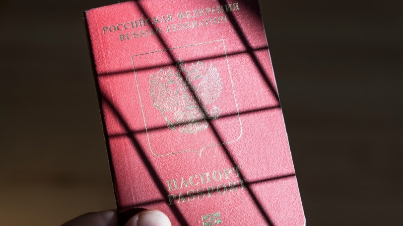Медиа: Русияләргә чит илләрдә паспортларын алыштыруны тыярга мөмкиннәр 
