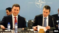 Премиерот Никола Груевски на средба со генералниот секретар на НАТО Андерс Фог Расмусен во Брисел на 25 јануари 2012 година.