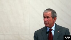 За словами Джорджа Буша, хоча він і має розбіжності в поглядах із Байденом, вважає його «хорошою людиною»