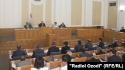 парламент Таджикистана рассмотрит вопрос ратификации соглашения "О статусе и условиях пребывания Российской военной базы на территории Таджикистана".