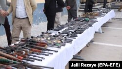 آرشیف، جمع آوری اسلحه از نزد افراد مسلح غیر مسئول