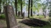 Менгарвыканкам: Сваякі пахаваных на Вайсковых могілках прасілі дэмантаваць надмагільлі