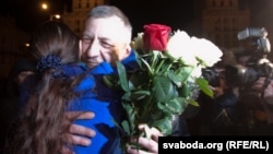 Освобожденный из тюрьмы оппозиционный политик Андрей Санников прибыл в Минск. 15 апреля 2012 года.
