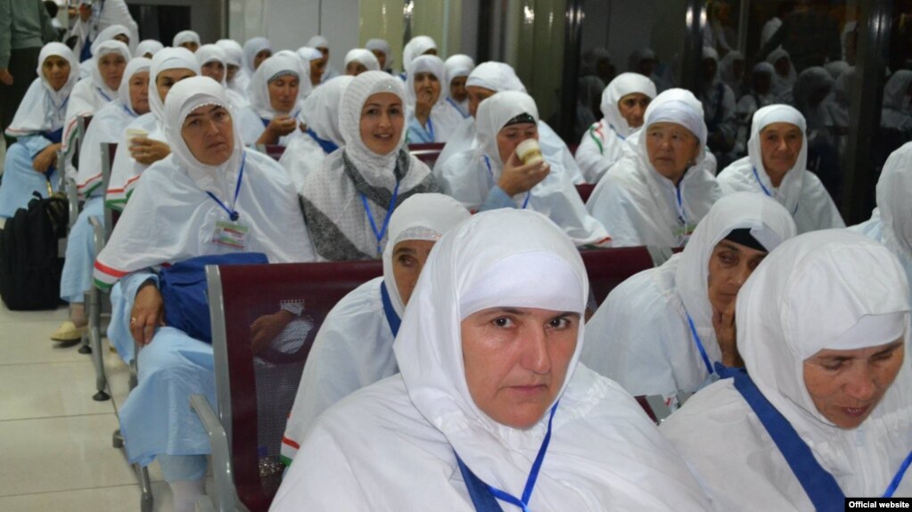Малоимущим жителям Таджикистана откажут в совершении хаджа