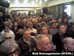 Участники "Антиевразийского форума". Алматы, 12 апреля 2014 года.