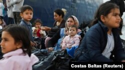 Izbjeglice i migranti u luci nedaleko od Atine, Grčka