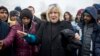 Dunja Mijatović, povjerenica za ljudska prava Vijeća Evrope, prilikom posete migrantima u nekadašnjem kampu Vučjak, na zapadu BiH, 3. decembra 2019. 