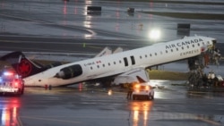 Двоє пілотів загинули унаслідок зіткнення літака з автівкою