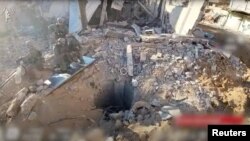 Potrivit armatei israeliene, bombardamentul de la spitalul Al Shifa, din Gaza, ar fi descoperit intrarea într-un sistem de tuneluri folosit de Hamas. Personalul spitalului neagă informația.