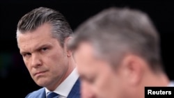 Američki ministar odbrane Pit Hegset na konferenciji za za novinare u Pentagonu, 8. april 2026.