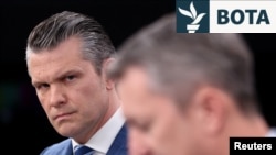 Sekretari amerikan i Mbrojtjes, Pete Hegseth në një konferencë për media në Pentagon.