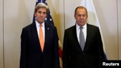 ABŞ-nyň döwlet sekretary Jon Kerri (ç) we Orsyýetiň daşary işler ministri Sergeý Lawrow (s), Ženewa, 9-njy sentýabr, 2016. 