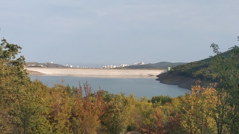 В Изобильненском водохранилище Крыма снизился уровень воды (+фото)