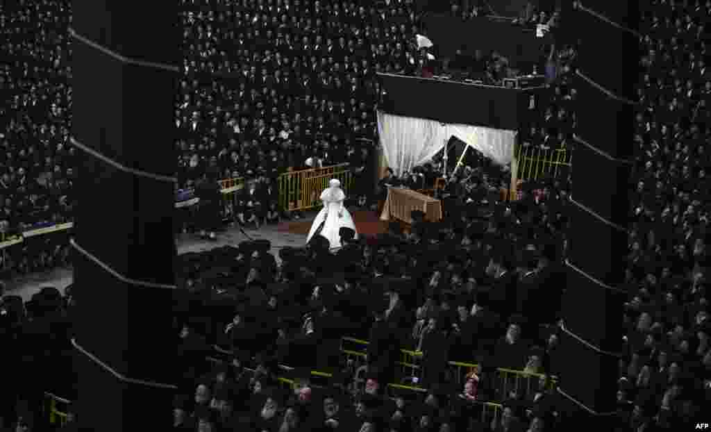 Tens of thousands of Ultra-Orthodox Jews of the Belz Hasidic Dynasty watch the wedding ceremony of Rabbi Shalom Rokach, the grandson of the Belz Rabbi, to Hana Batya Pener in Jerusalem. Some 25,000 Ultra-Orthodox Jews participated in one of the biggest weddings in the past few years. (AFP/Menahem Kahana)