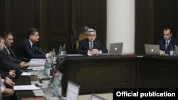 Armenia - President Serzh Sarkisian chairs a cabinet meeting in Yerevan, 8May2013.