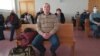 Салігорац Аляксандар Каратчэня сьцьвярджаў, што проста сядзеў на лаўцы, калі побач пачаліся пратэсты. Яго адправілі ў калёнію на тры гады. Фота — «Лідэр-прэс»