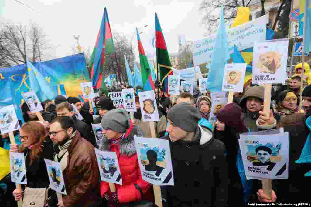 За даними російського слідства, того дня внаслідок тисняви та сутичок загинули двоє мітингувальників, 79 людей дістали тілесні ушкодження різного ступеня тяжкості