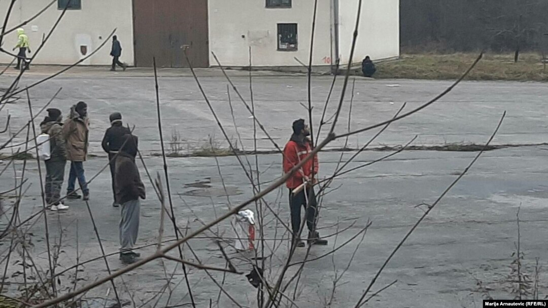 Migranti u kampu u Blažuju u blizini Sarajeva