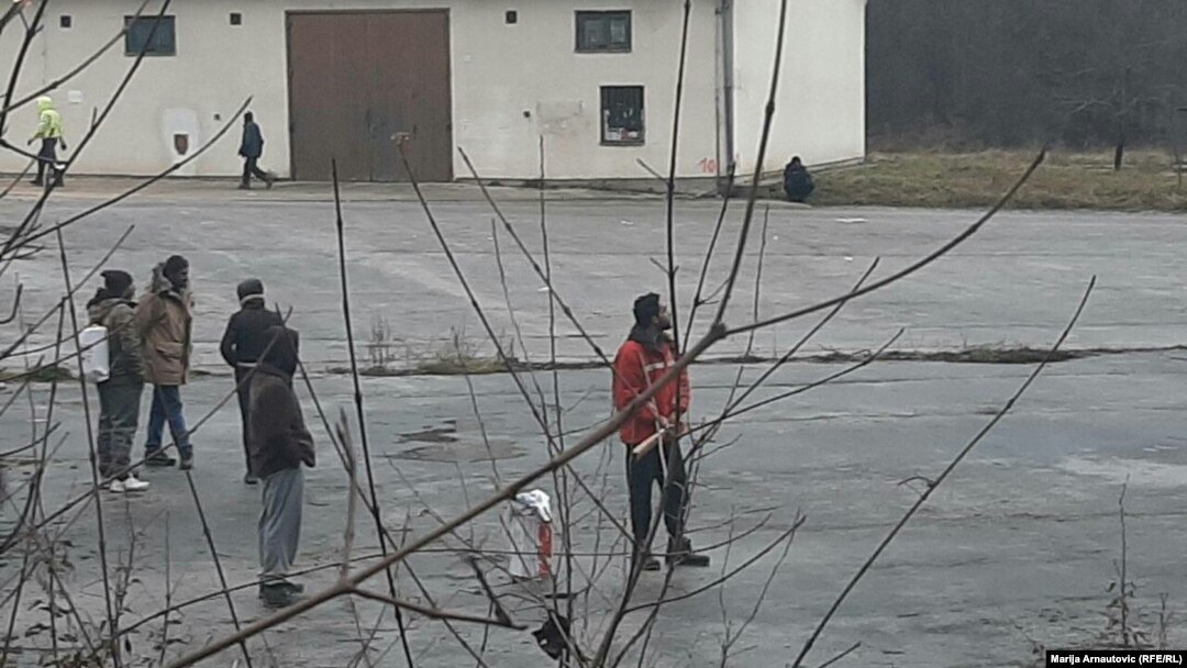 Migranti u kampu u Blažuju u blizini Sarajeva