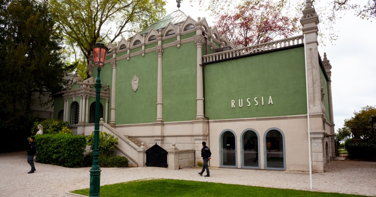 Журі Венеційської бієнале пішло у відставку на тлі участі Росії